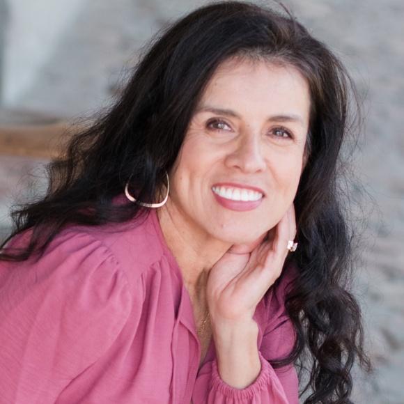 Meet your Posher, Lydia - Picture 1 of 1